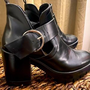 Zara Trafaluc Moto Combat Chunky Ankle Black Buckle Booties-NWOT